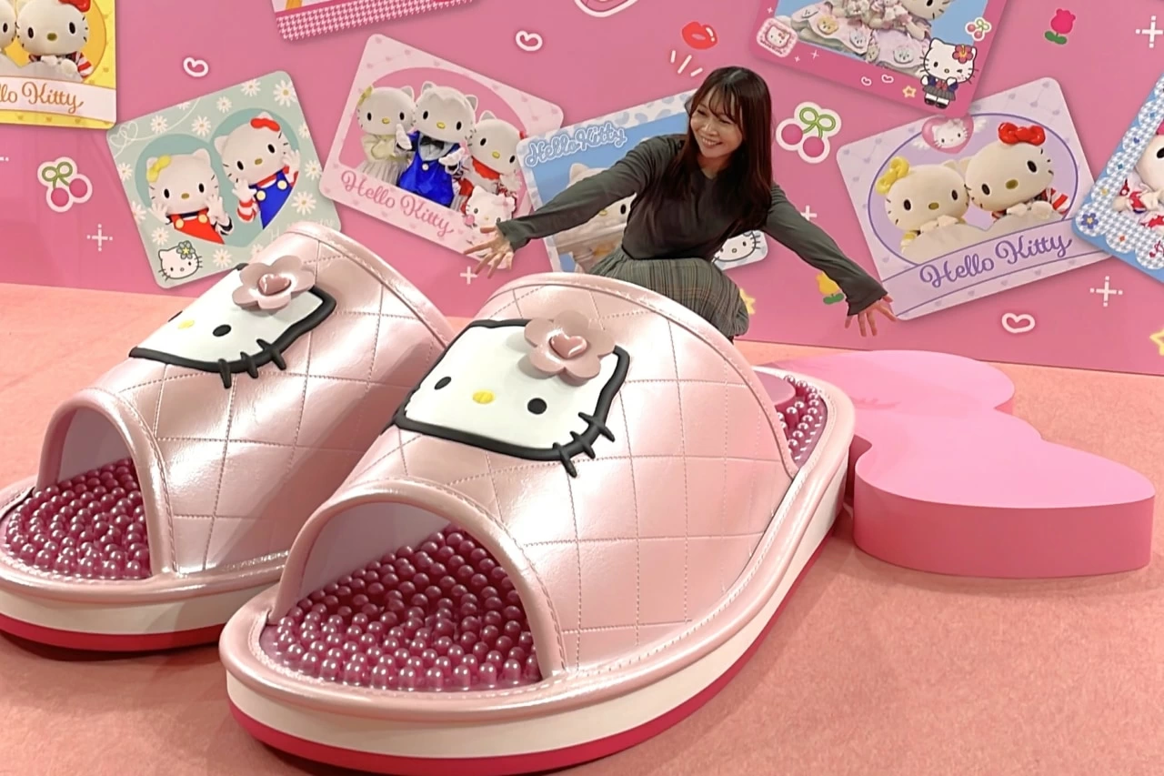 サンリオ　110✖️105 生地　ハローキティ　平成レトロ　ピンク遊園地　2010 サンリオ 110✖️105 生地 ハローキティ 平成レトロ ピンク遊園地 2010