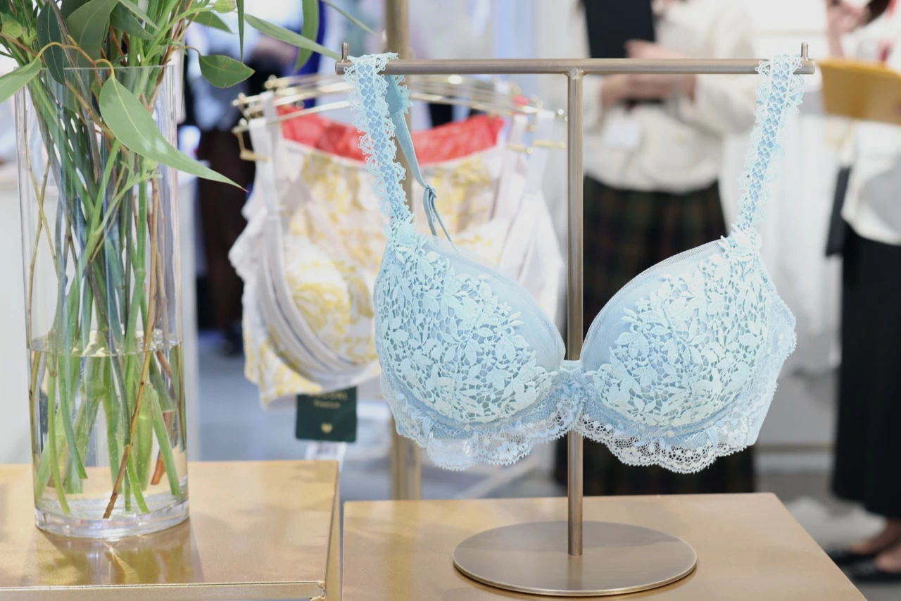 ワコール2025年春夏新作コレクションが登場。すっきりシルエットを 