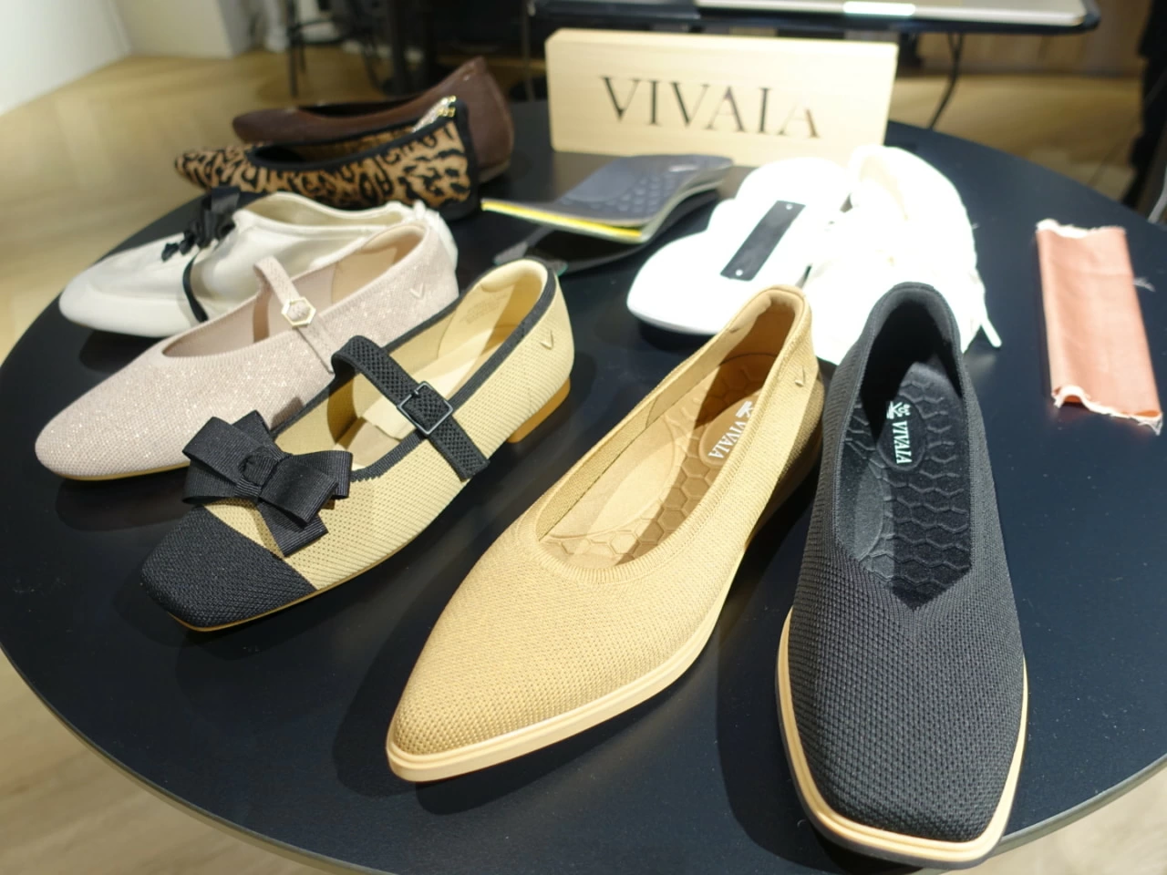 仕事にも休日にも！ 新生活におすすめの「VIVAIA」新作シューズ