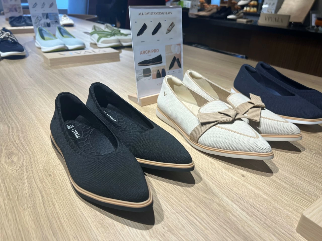 仕事にも休日にも！ 新生活におすすめの「VIVAIA」新作シューズを