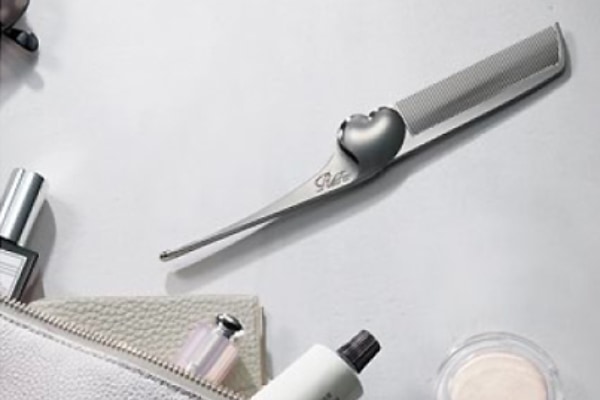 こだわりの一品。ReFaからブラッククロムコーティングの折りたたみ式