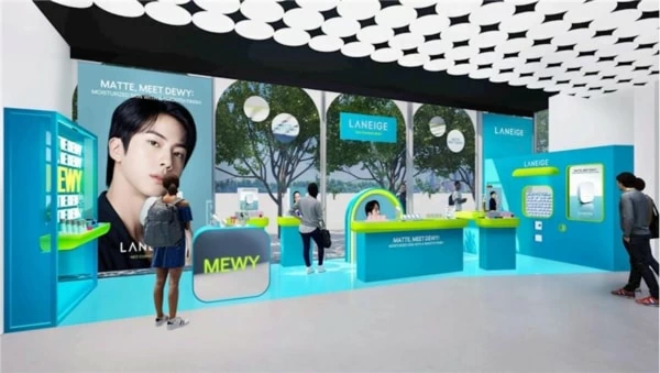 原宿にBTS JINのBIGビジュアルが再び登場！ 期間限定POP UP STORE開催