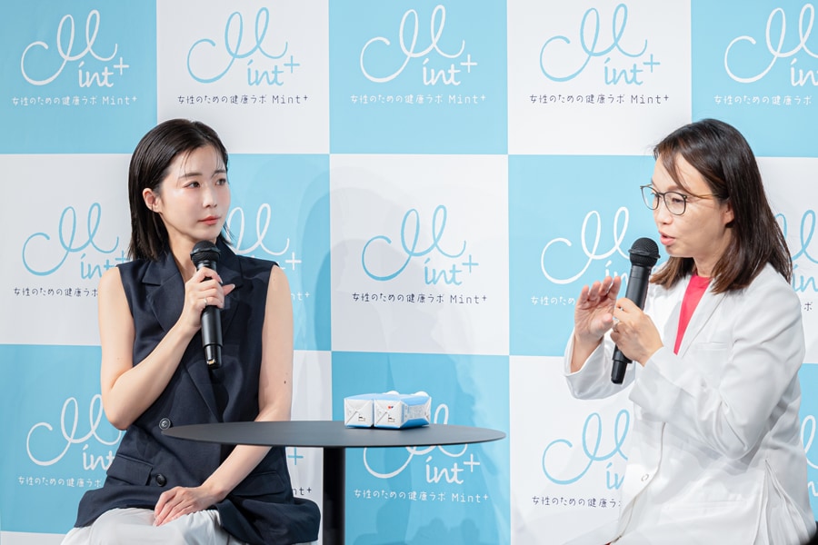 宋先生の話に聞き入る休井さん