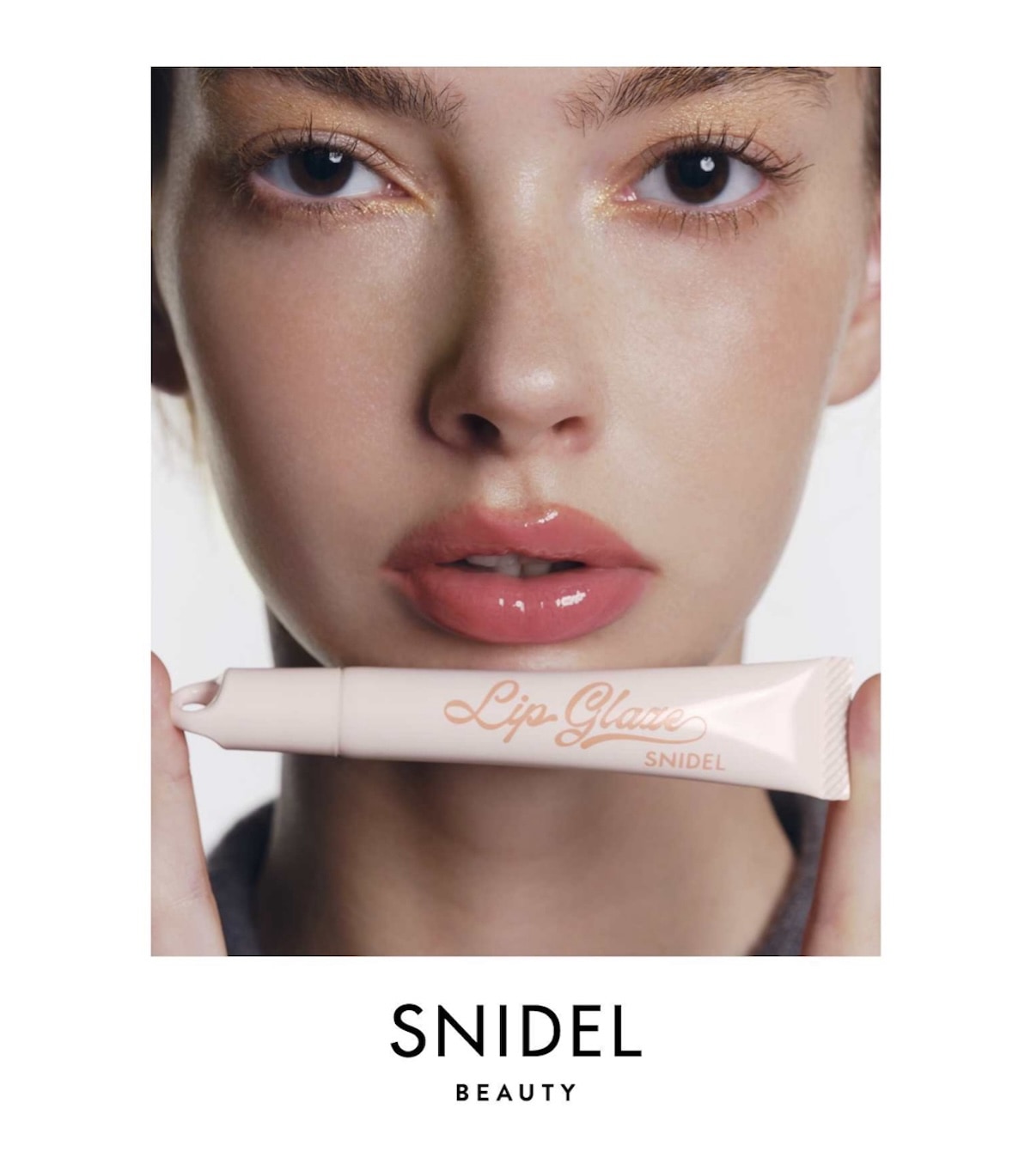 SNIDEL BEAUTYから、ガラスのようなつや感を生み出す“リップ グレイズ