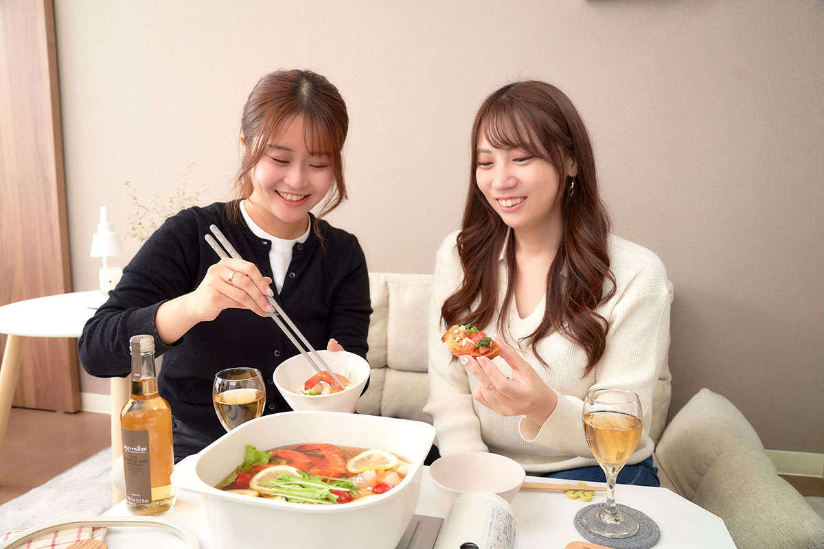 久しぶりに会う友達と鍋パ。おしゃれな食卓に映える鍋＆こんろの選び方