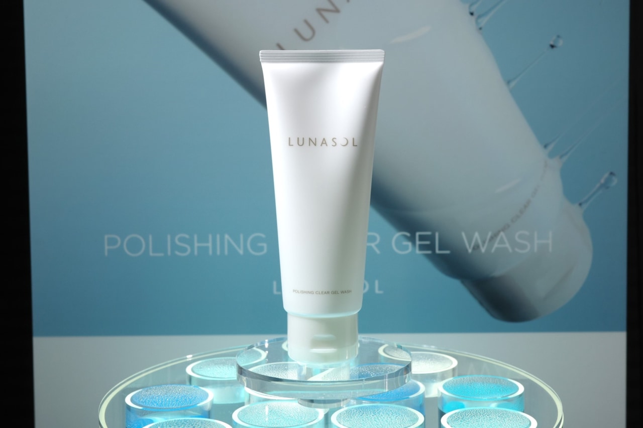 ルナソル人気のジェル洗顔がパワーアップ！ うるおいにじみ出る美容液