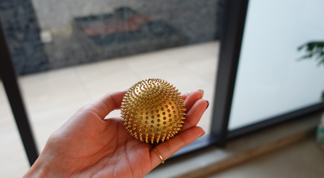 6,000個のスパイクでセルフ全身指圧！ “クセになる痛さ”が話題沸騰中の