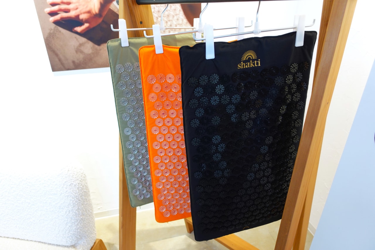 6,000個のスパイクでセルフ全身指圧！ “クセになる痛さ”が話題沸騰中の