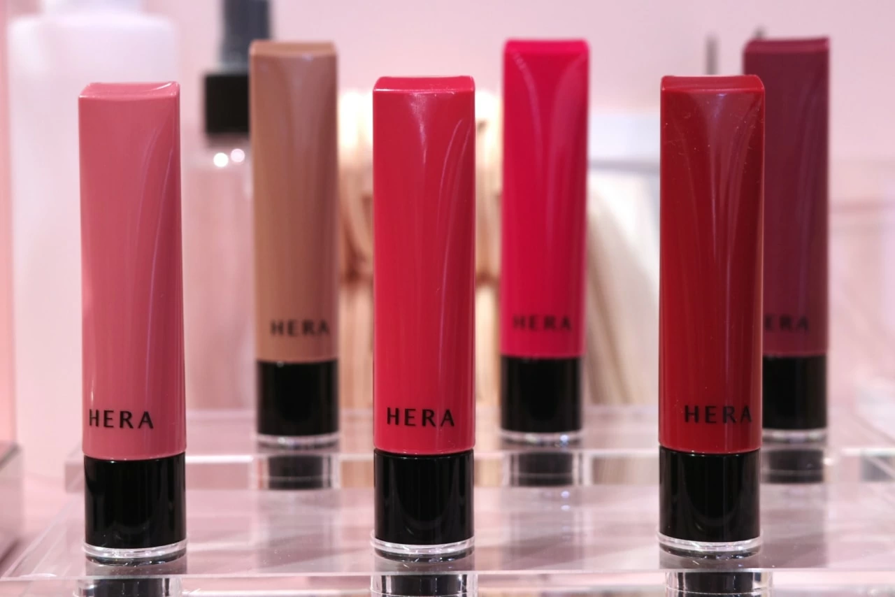 透明感、気品ある艶肌仕上げ。HERA新作リキッドファンデーションが登場