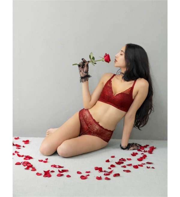 モモフルの“おりもの特化型”吸水ショーツとブラにホリデー限定色が新