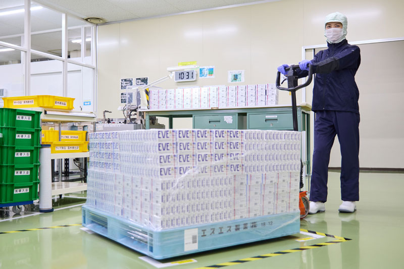 解熱鎮痛薬EVE（イブ）シリーズの“信頼のひみつ”とは？　工場の裏側に潜入してきました