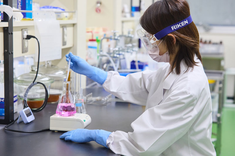 解熱鎮痛薬EVE（イブ）シリーズの“信頼のひみつ”とは？　工場の裏側に潜入してきました