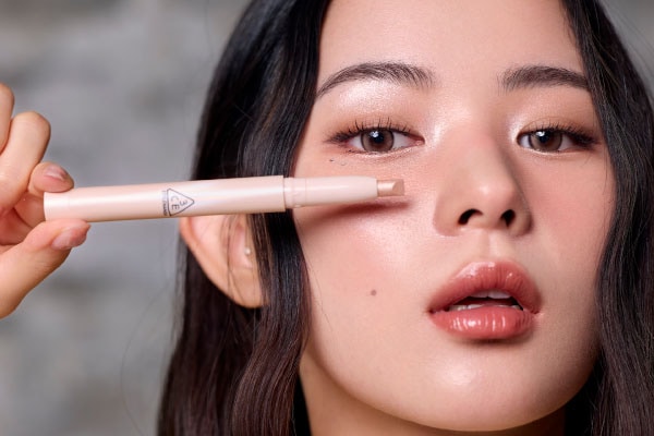 3CEの「アイスイッチ」シリーズからスティックタイプのアイシャドウ