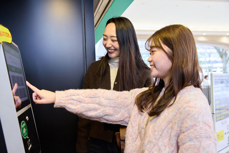 初心者女子が休日に東京競馬場を遊び倒す！　推し馬探しにグルメ旅、競馬場の意外な楽しみ方って？
