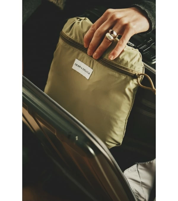 DEAN & DELUCAとBRIEFINGがコラボ。機能美と携帯性を備えた”WAYバック