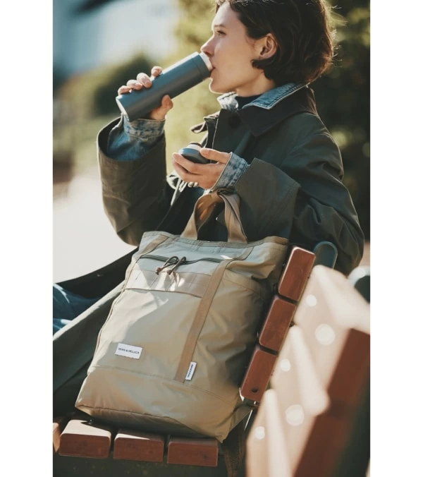 DEAN & DELUCAとBRIEFINGがコラボ。機能美と携帯性を備えた”WAYバック