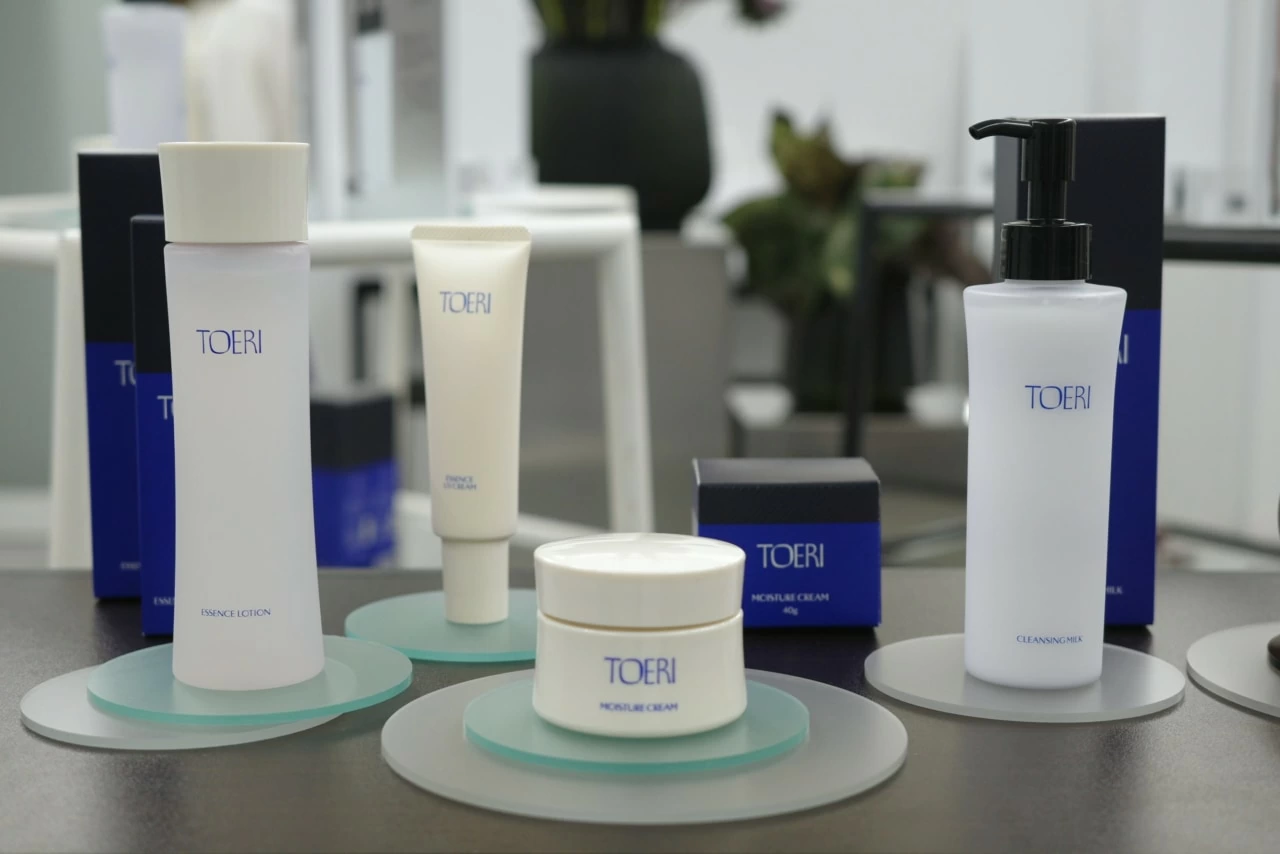 朝晩2ステップのケアでいい。大人の肌に寄り添う「TOERI」から化粧水