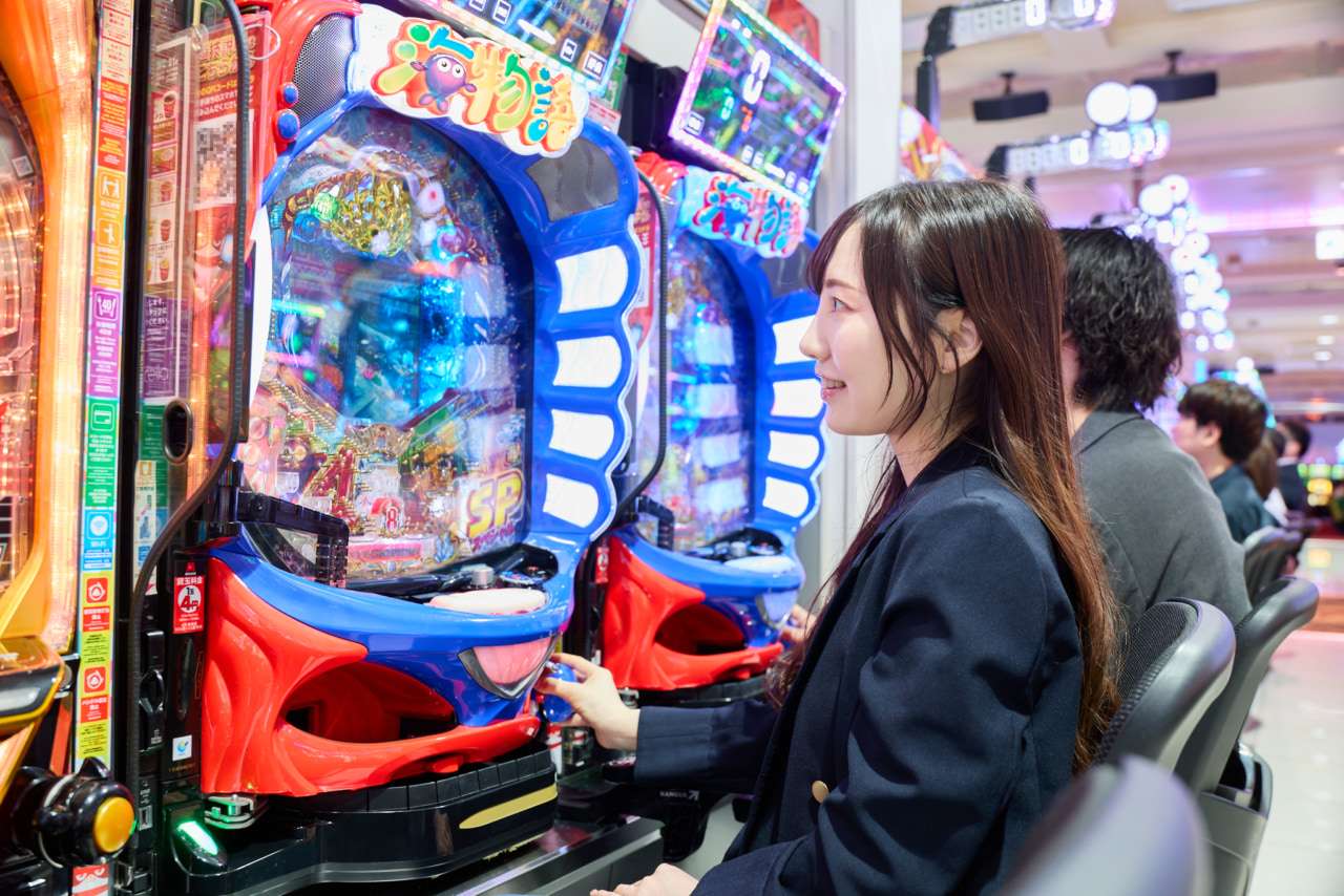 都内で働く高橋さん。仕事はきっちり、オフはのびのび