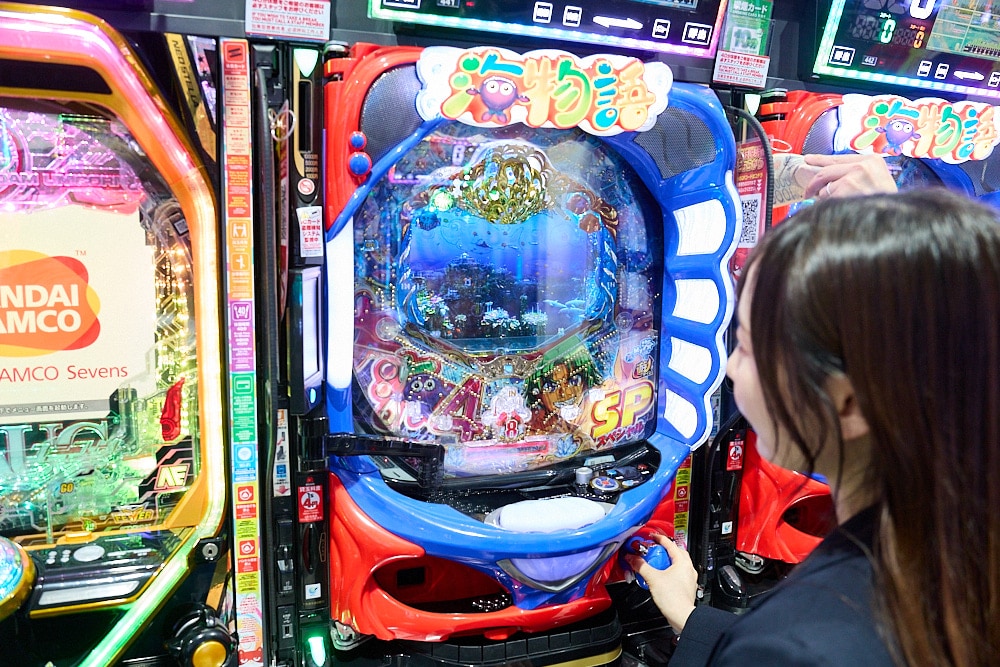 都内で働く高橋さん。仕事はきっちり、オフはのびのび