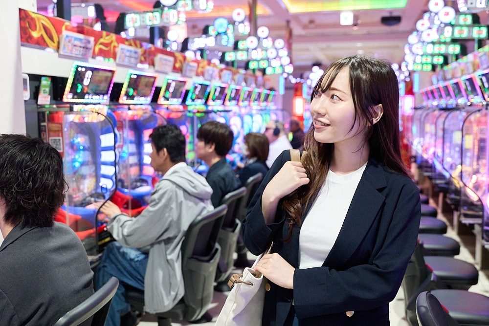 都内で働く高橋さん。仕事はきっちり、オフはのびのび