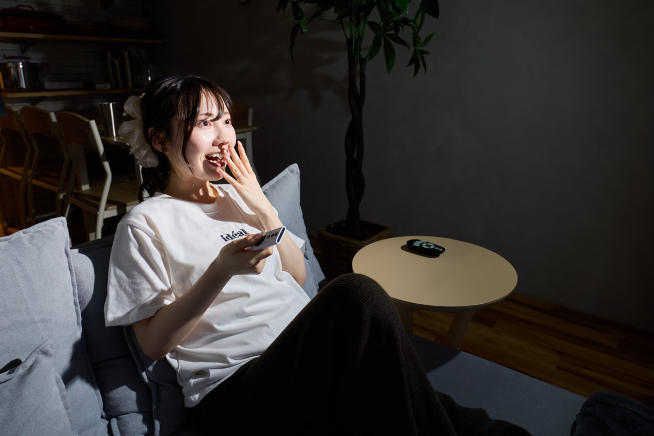 都内で働く高橋さん。仕事はきっちり、オフはのびのび