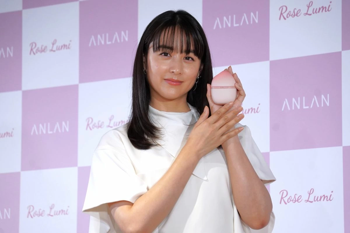 美顔器あるある”「続かない」を解消!? 山本美月がANLAN新作美顔器を