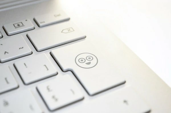 おけまる の意味とは 由来や使い方 類語を解説 1ページ目 マイナビウーマン