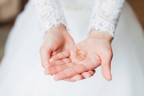 既婚男性が気になる女性にとる態度11選 好意の見抜き方と対処法 マイナビウーマン